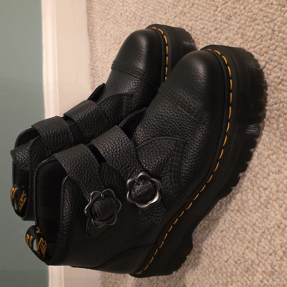 Dr. Martens Black Devon Flower Ankle Boots with Yellow Stitching Sz 9